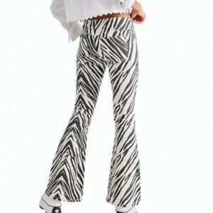 FREE PEOPLE  | Zebra Penny Pull-On Flare Jeans